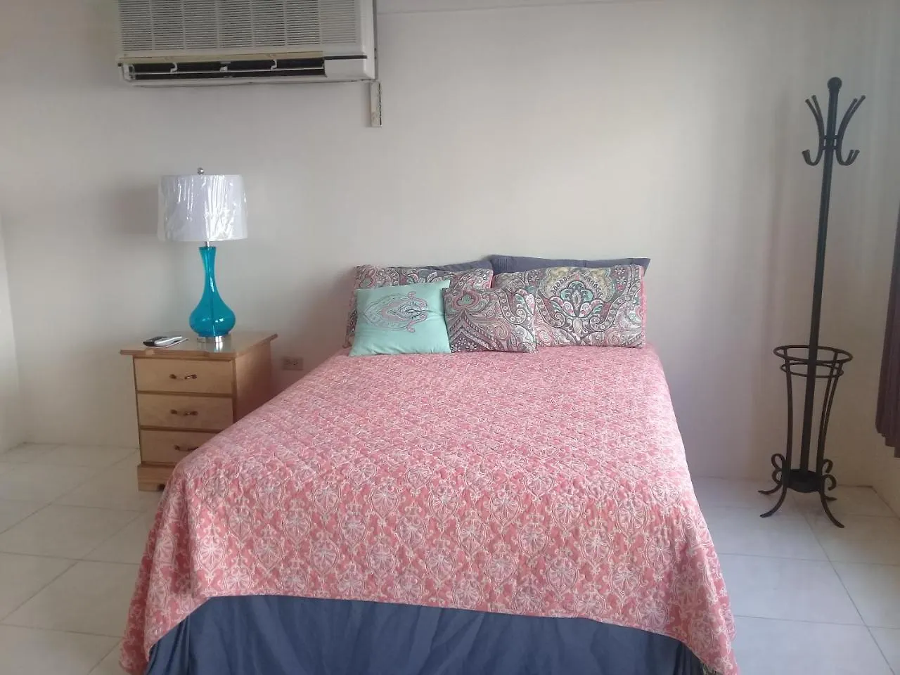 Kensington 212 Suite Kingston 0*,  Jamaica